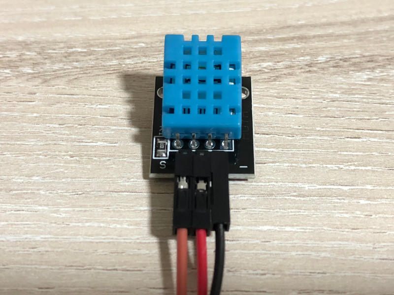 DHT11 Sensor with s and - markings