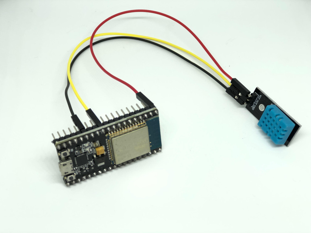 DHT11 sensor connected to ESP32 board