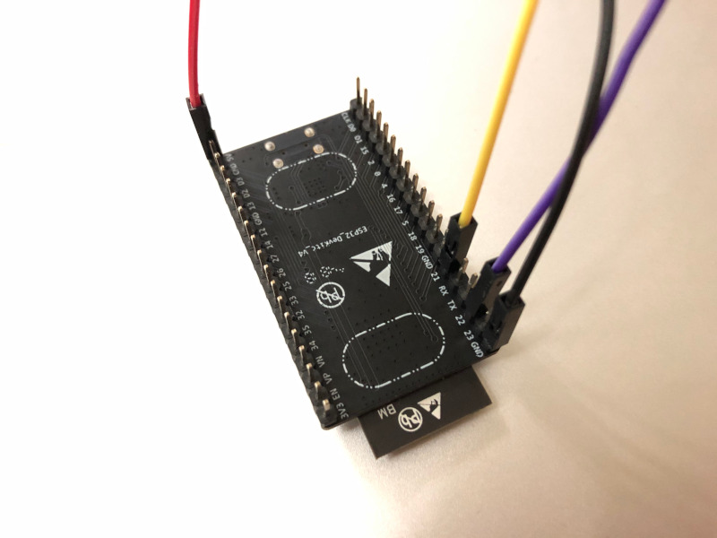 Underside of Espressif ESP32 devkit v4 with GPIO wires connected to GND, 5v, GPIO21 and GPIO22 pins